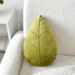 1 piece of leaf-shaped throw pillow, suitable for decorating sofas or using as a cushion in apartment bedrooms. - Image 2